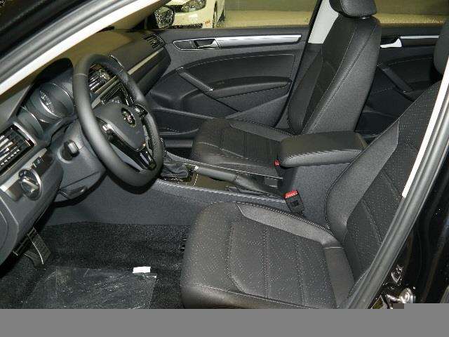 2017 Volkswagen Passat 1.8T R-Line 4dr Sedan